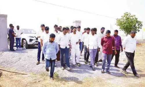 Jagan’s bus yatra to reach Kondapi today