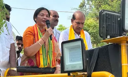 Vemireddy Prashanthi Reddy campaigns in Dampur and Ellayapalem