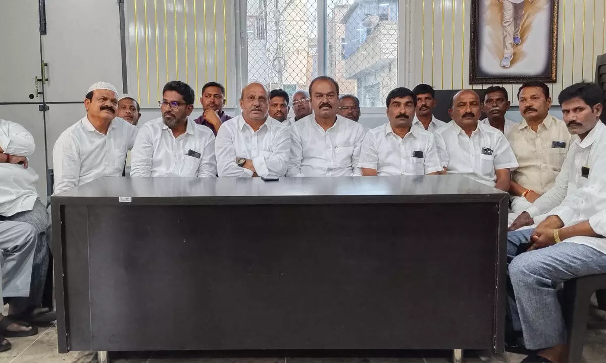 Kadiri Municipal Councilors Threaten Defamation Case Against Andhra Jyothi Reporter