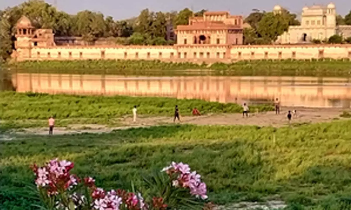 Water crisis looms large over Agra as summer heat intensifies