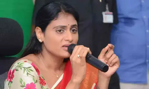 Kadapa: Sharmila demands justice to slain leader Viveka