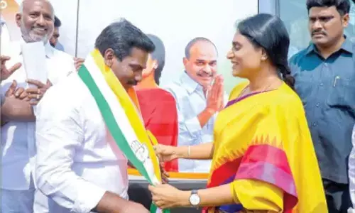 KADAPA: Puthalapattu sitting MLA joins Congress