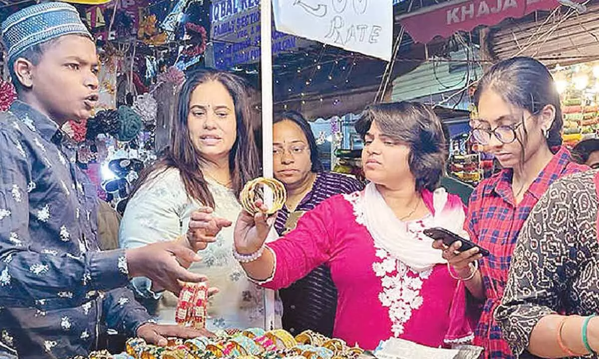 Hyderabad: Last-minute Eid shopping frenzy grips city markets