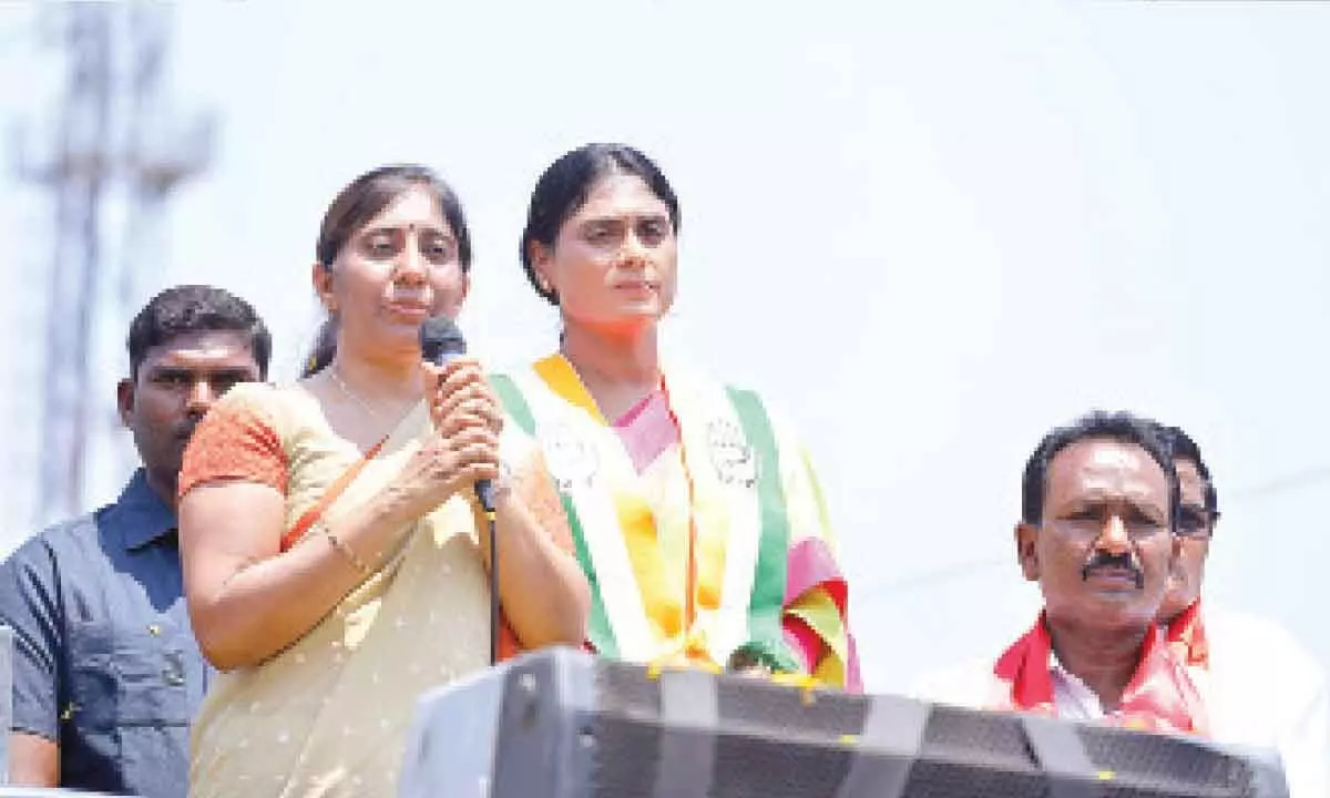 YS Viveka Reddy’s daughter Sunita Reddy addressing public gathering at Nandimandalam village on Sunday