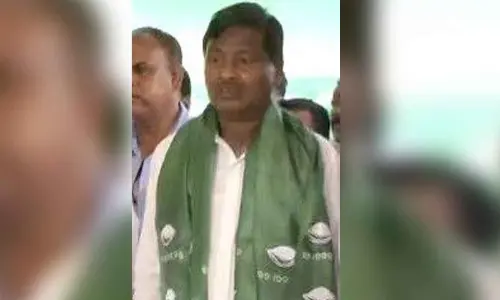 Ex-minister Ganeswar joins BJD