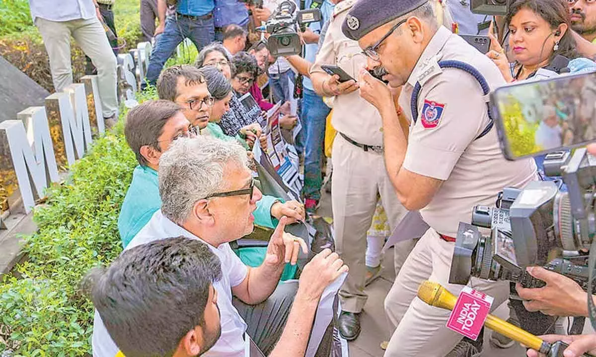 TMC leader Derek OBrien speaks with police personnel during a dharna after a meeting with Election Commission of India (ECI), outside ECIs office, in New Delhi on Monday