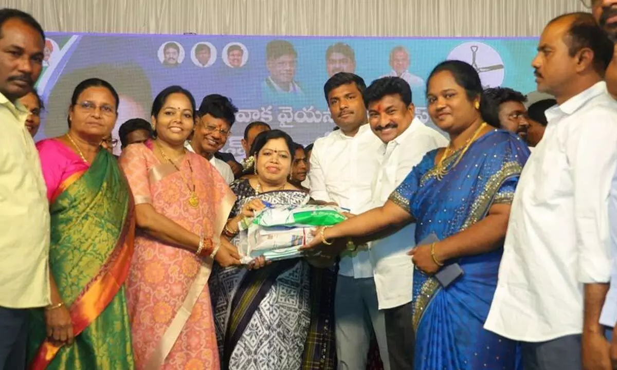 YSRCP leaders felicitating Visakhapatnam Lok Sabha candidate Botcha Jhansi Lakshmi in Visakhapatnam on Monday