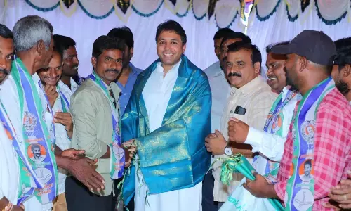 100 families join YSRCP in Atmakur in presence of Mekapati Vikram Reddy