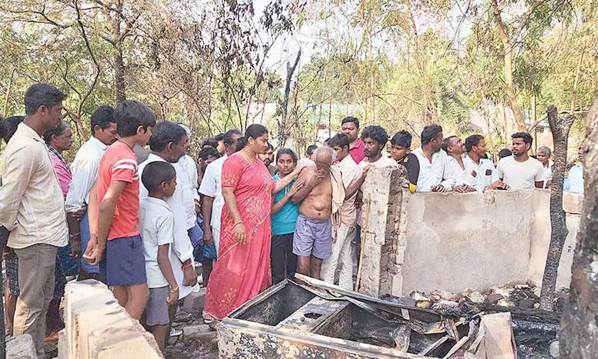 Two huts gutted in fire accident
