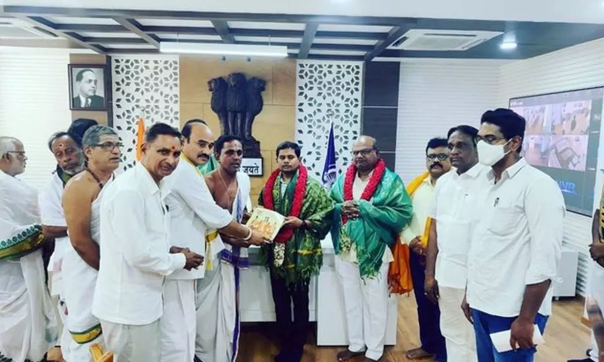 Ugadi awards presented to Vedic scholars, priests