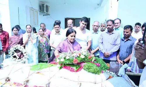 CS Shanti Kumari and officials pay last respect to mortal remains of Rajiv Ratan