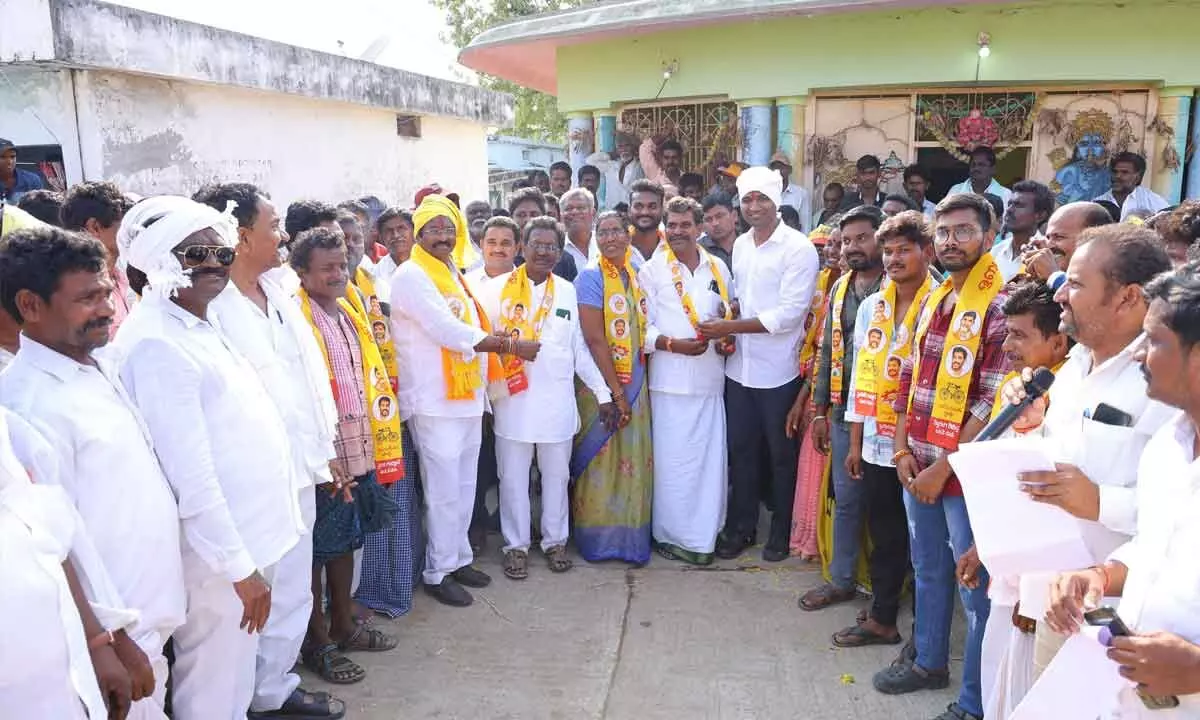 Several YSRCP leaders join TDP in Vinukonda constituency