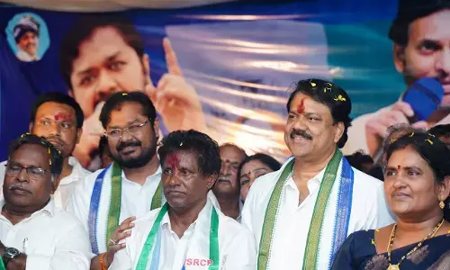 1000 TDP leaders joins YSRCP in Tuni