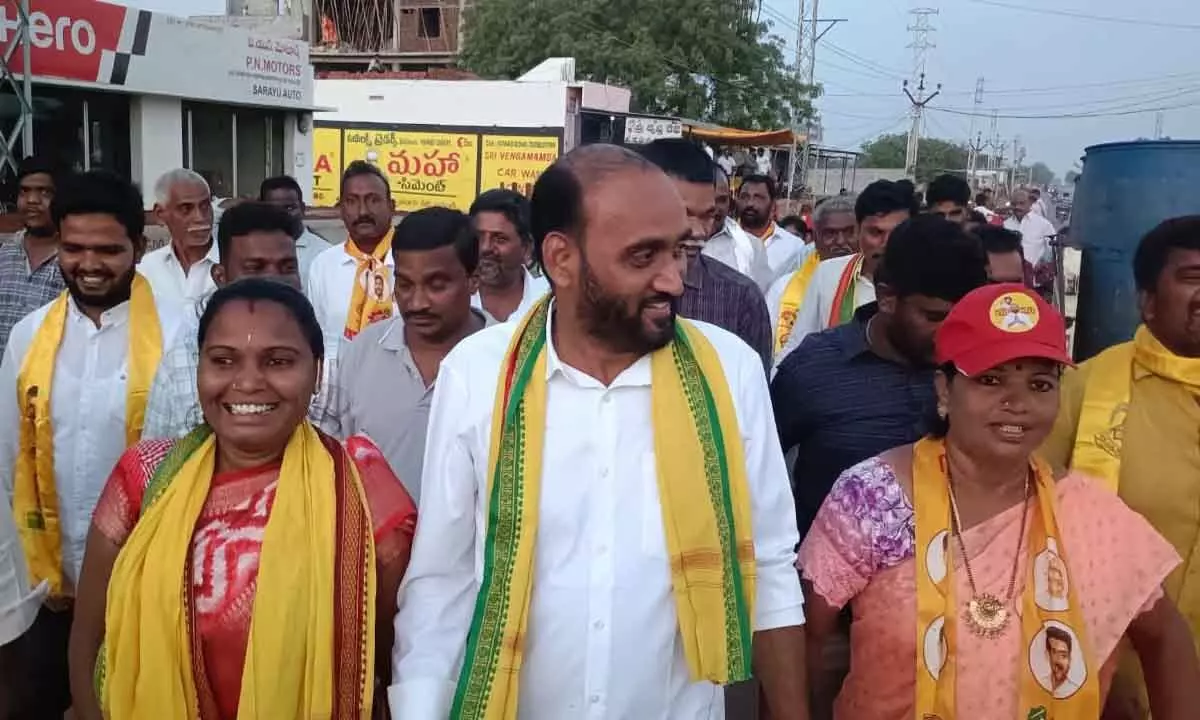 Kakarla Suresh campaigns in Vinjamoor