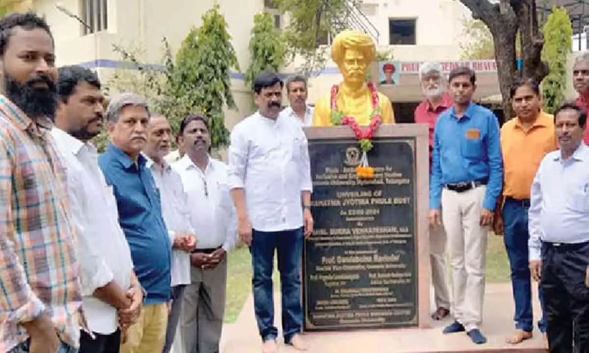 Hyderabad: Rich tributes paid to Jyotiba Phule