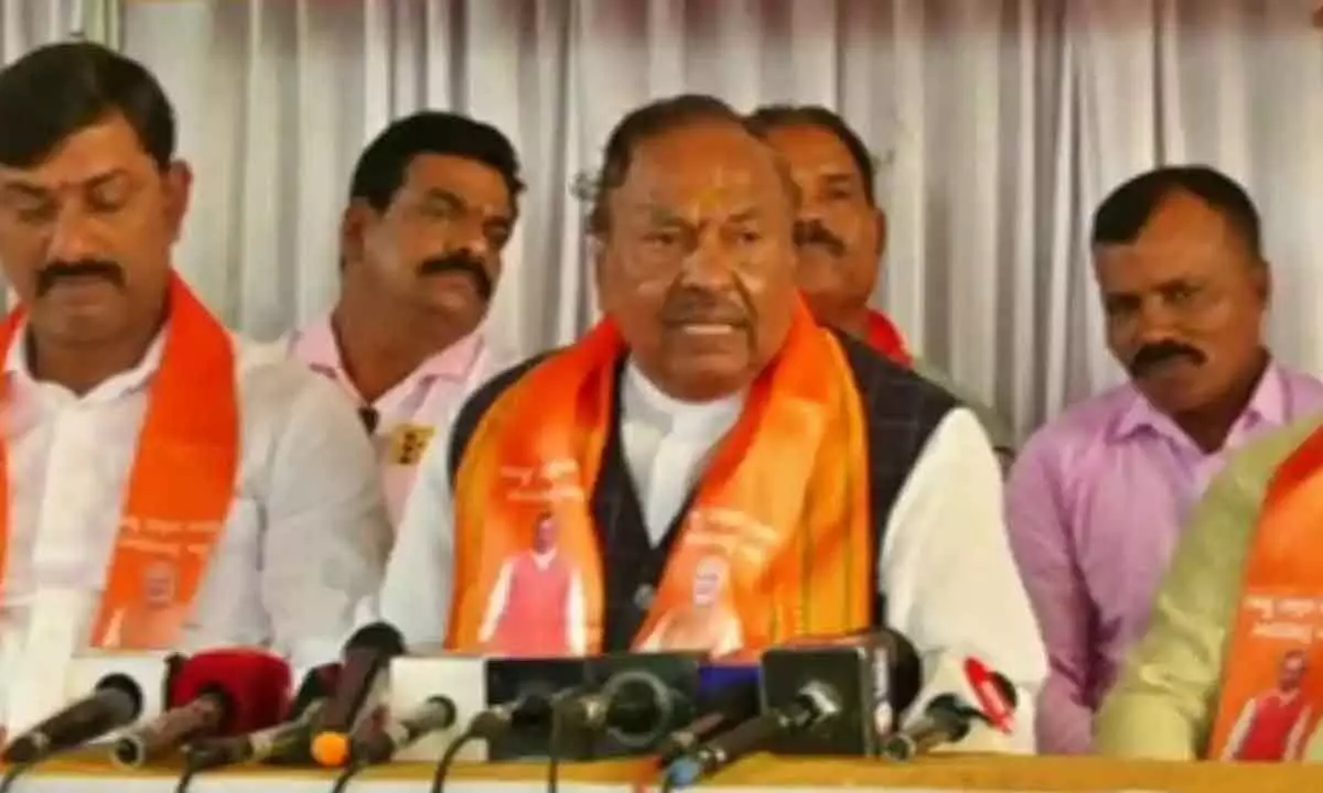 Eshwarappa challenges Raghavendra to ‘use’ his family pics for campaign