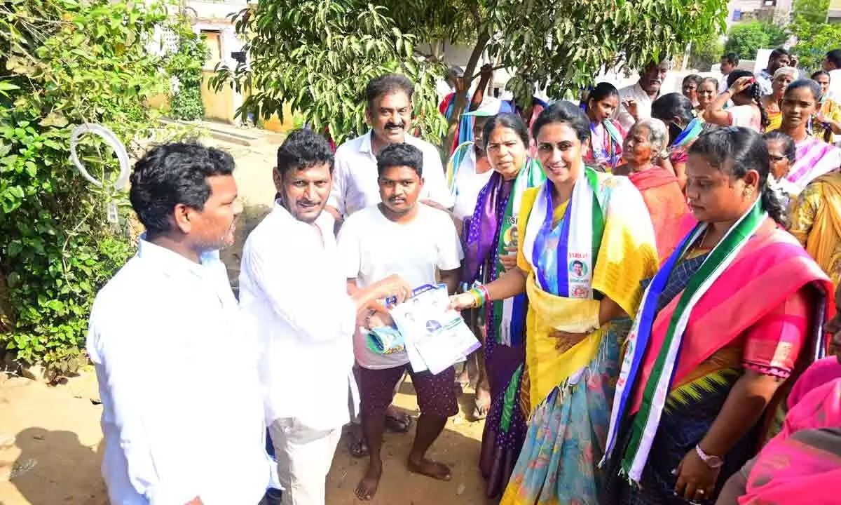 Adala Prabhakar Reddy daughter campaigns in Nellore Rural constituency