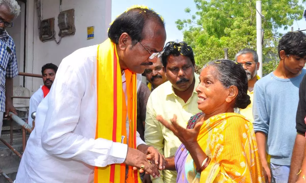 Eluru NDA candidate Badeti Chanti gets support from people during campaign
