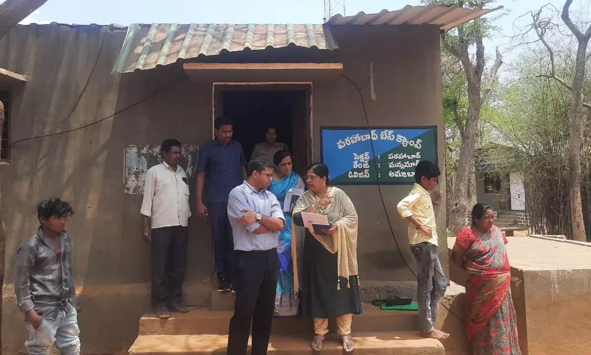 Collector Uday Kumar visited the polling stations in Nallamala Chenchu ​​Villages