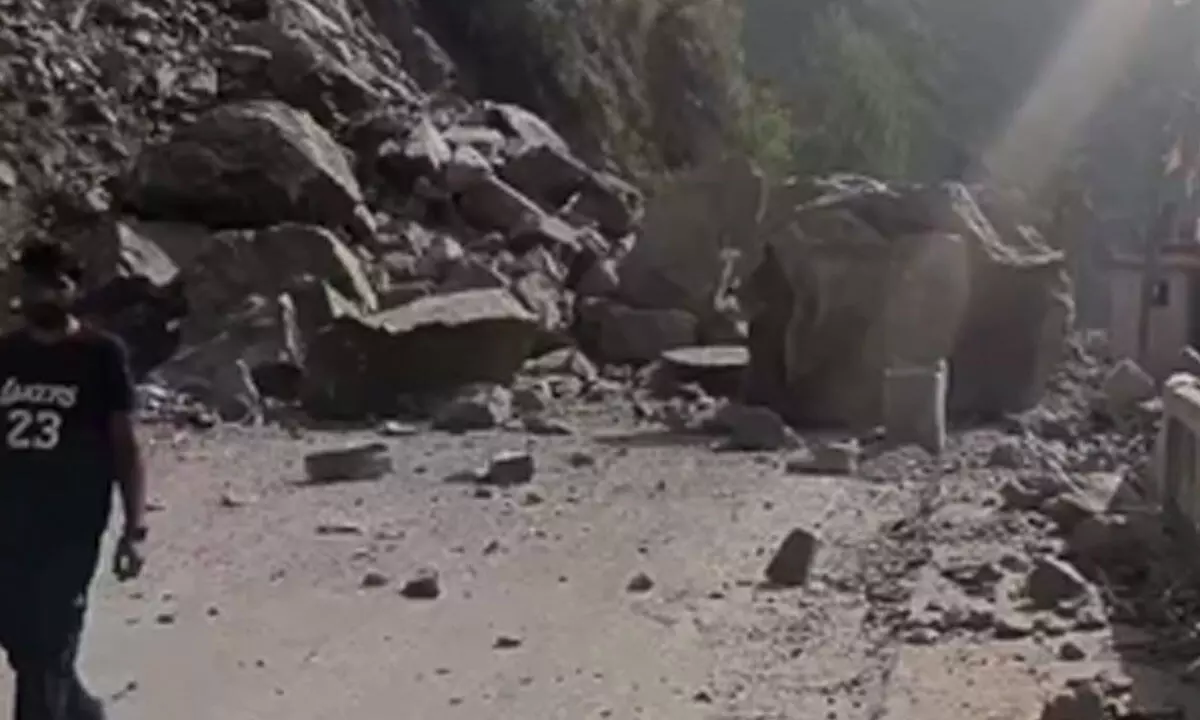 Jammu Srinagar national highway shuts due to stone slide