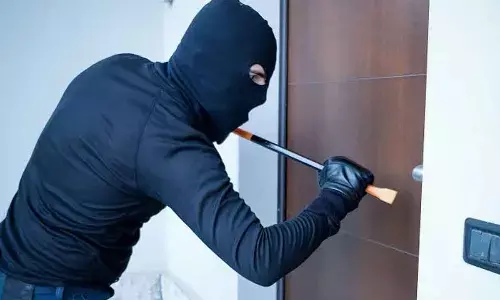 Nagarkurnool: Burglary in a locked house