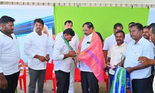 Group of villagers from Uppaturu of Nellore joins in YSRCP