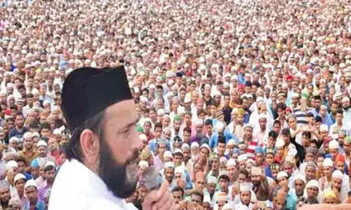 New Delhi: SC grants stay on NBW issued against cleric Tauqeer