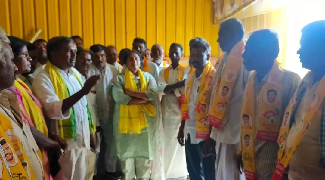 27 families join in TDP in Idula Balapuram in Sri Satyasai district