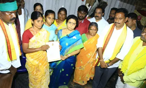 Nara Bhuvaneshwari extends financial assistance to TDP activist in Vissannapet