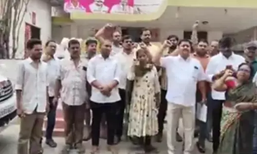 2BHK scheme applicants stage protest at BRS candidate’s house