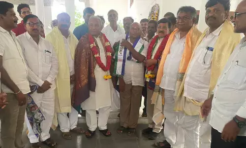 Former TDP mandal president Chaganti Jayarami Reddy leaves TDP