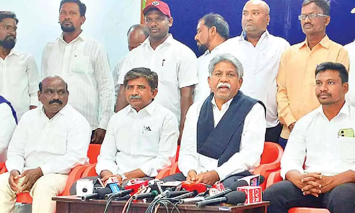 Warangal: MRPS dares Srihari to quit as MLA