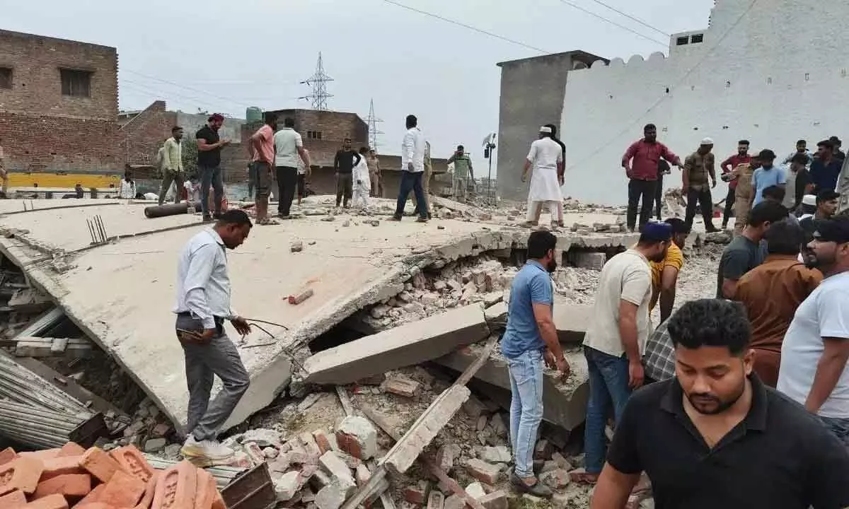 30 feared trapped as building collapses in UPs Muzaffarnagar