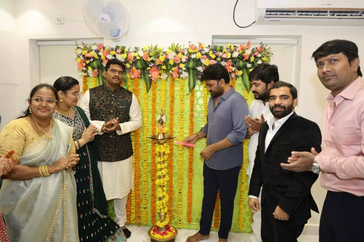 Tollywood film Director Maruthi Inaugurates Aesthetic Looks Clinic at Kukatpally