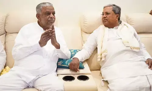 CM meets BJP MP V Srinivas Prasad, tongues wag