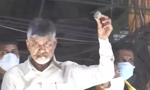 Miscreants pelt stones at Naidu’s vehicle