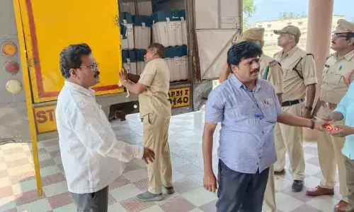 EVMs are being unloaded in Parvthipuram on Sunday