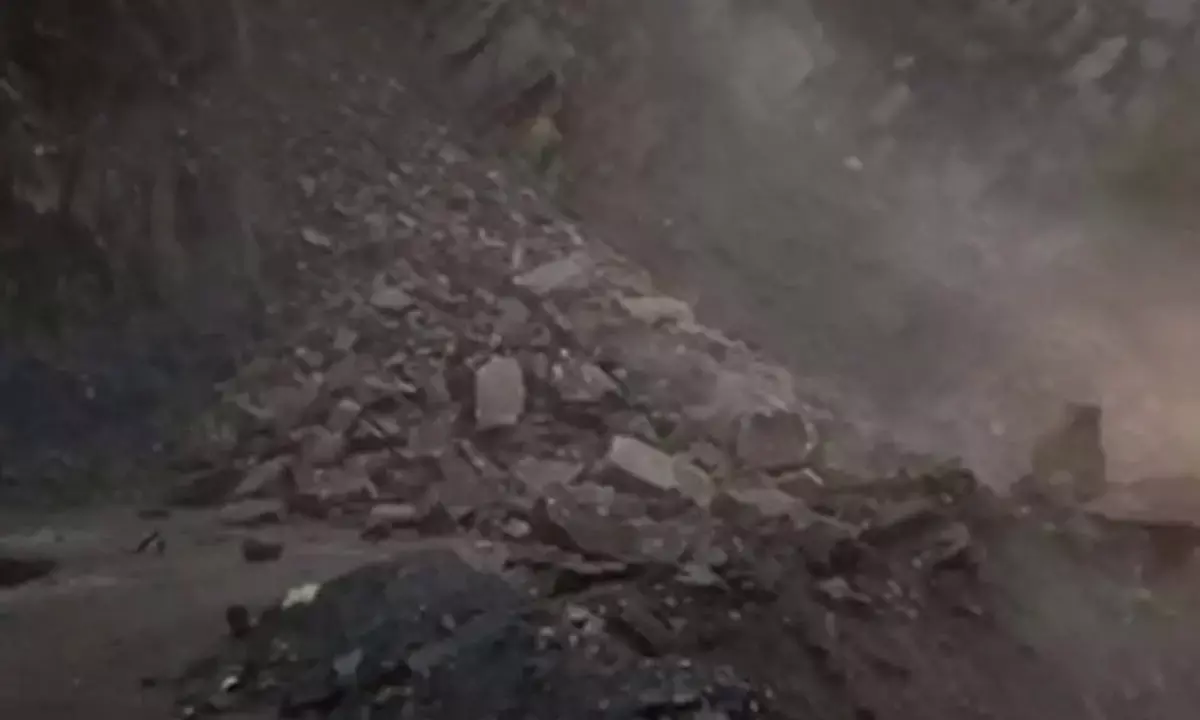 Landslides close Jammu-Srinagar National Highway