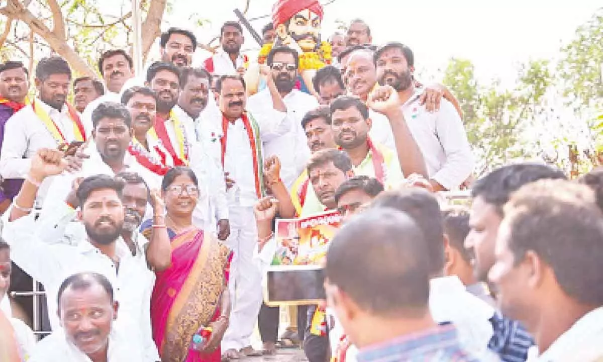Veerlapalli Shankar leads Mudiraj Community’s support rally for CM
