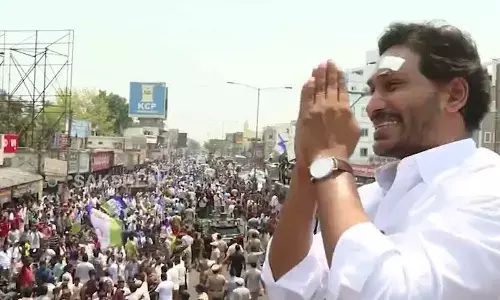 YS Jagans Memanta Siddham Bus Yatra to continue in Nidamarru and Ganapavaram