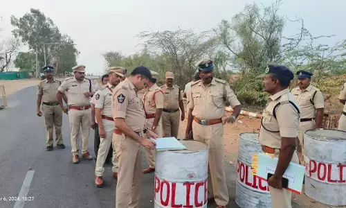 Anantapur SP leads joint operation with Karnataka police on illicit liquor