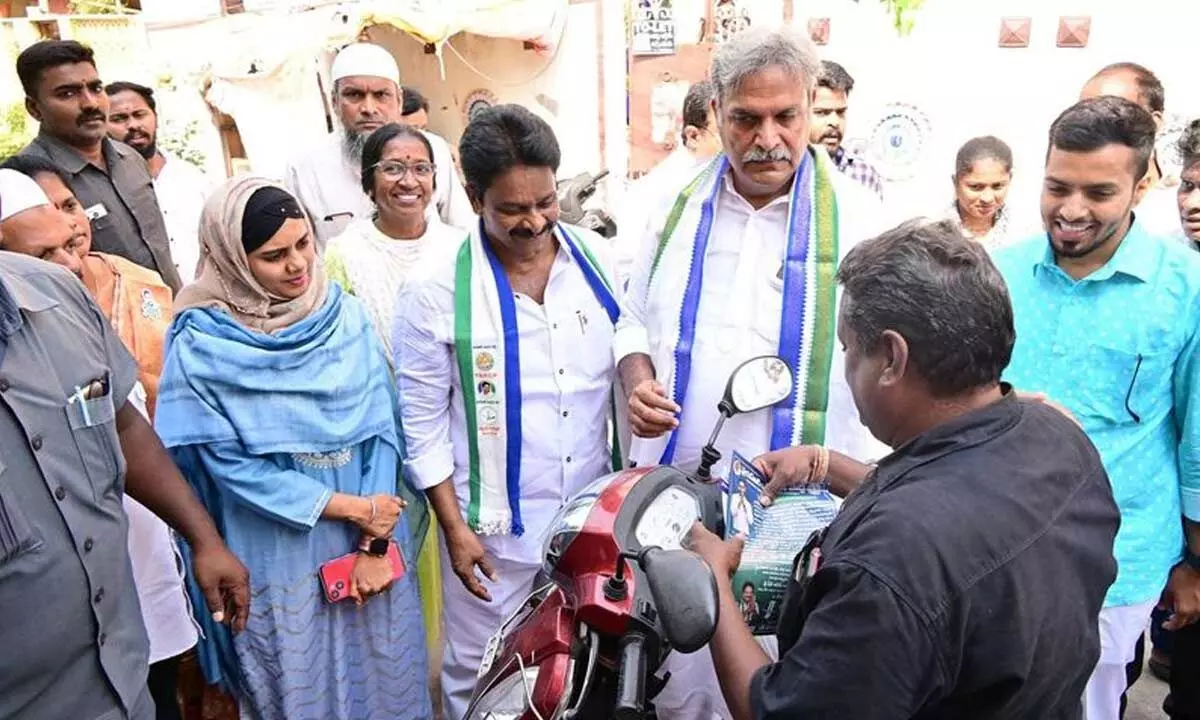 YSRCP candidates Kesineni Nani and Asif campaigning in West segment in Vijayawada on Tuesday