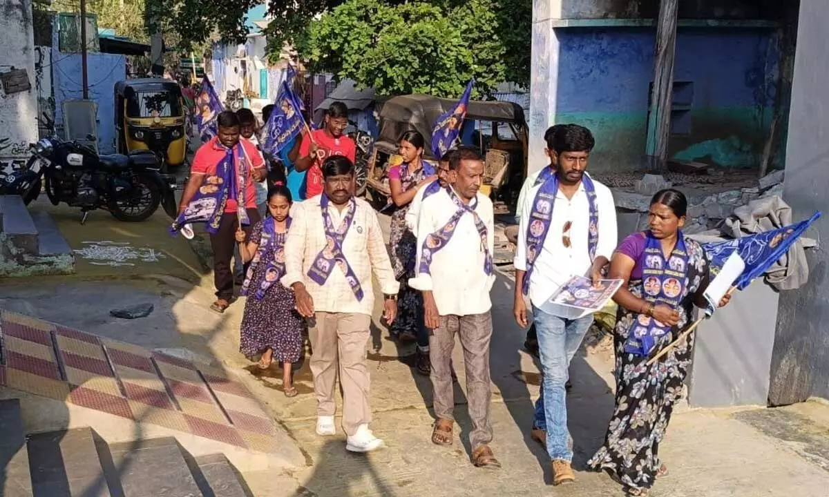 BSP Nandyal Lok Sabha candidate A Chinna Moulali and other party leaders taking part in campaign in Kallur mandal on Tuesday