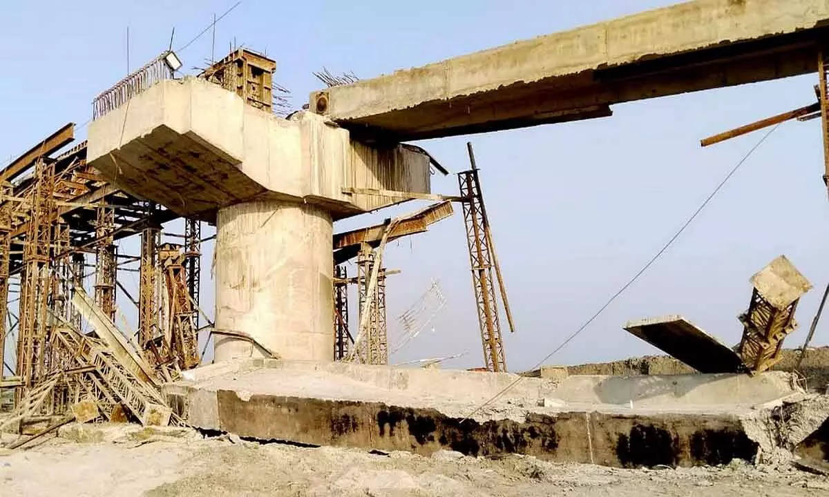 Bridge collapses during construction, leaves seven injured