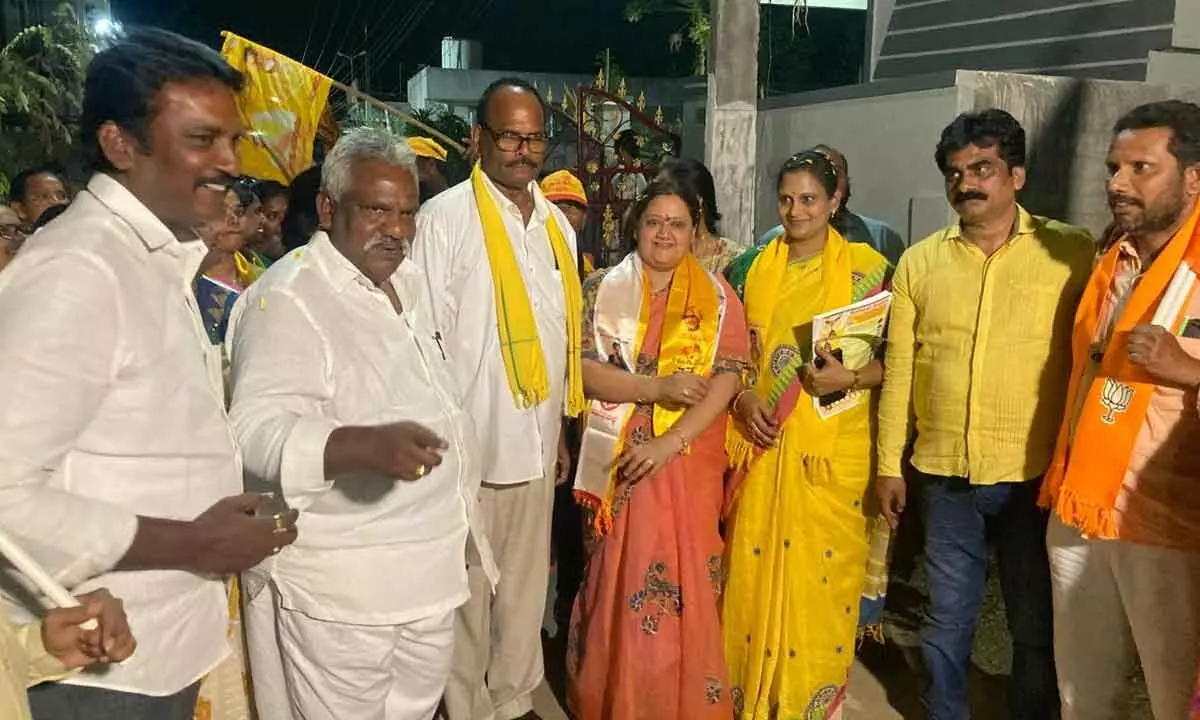 Yarlagadda Gnaneshwari Leads Campaign in Hanuman Junction for Yarlagadda Venkatarao