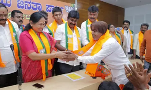 Former Congress MLA Akhanda Srinivas Murthy joins BJP in Karnataka