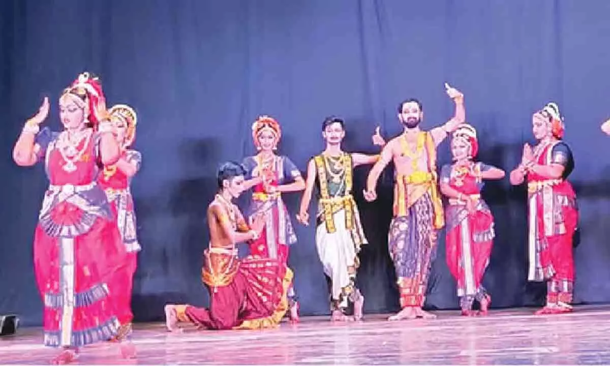 Vijayawada: Cultural fair mesmerises with music& dance show