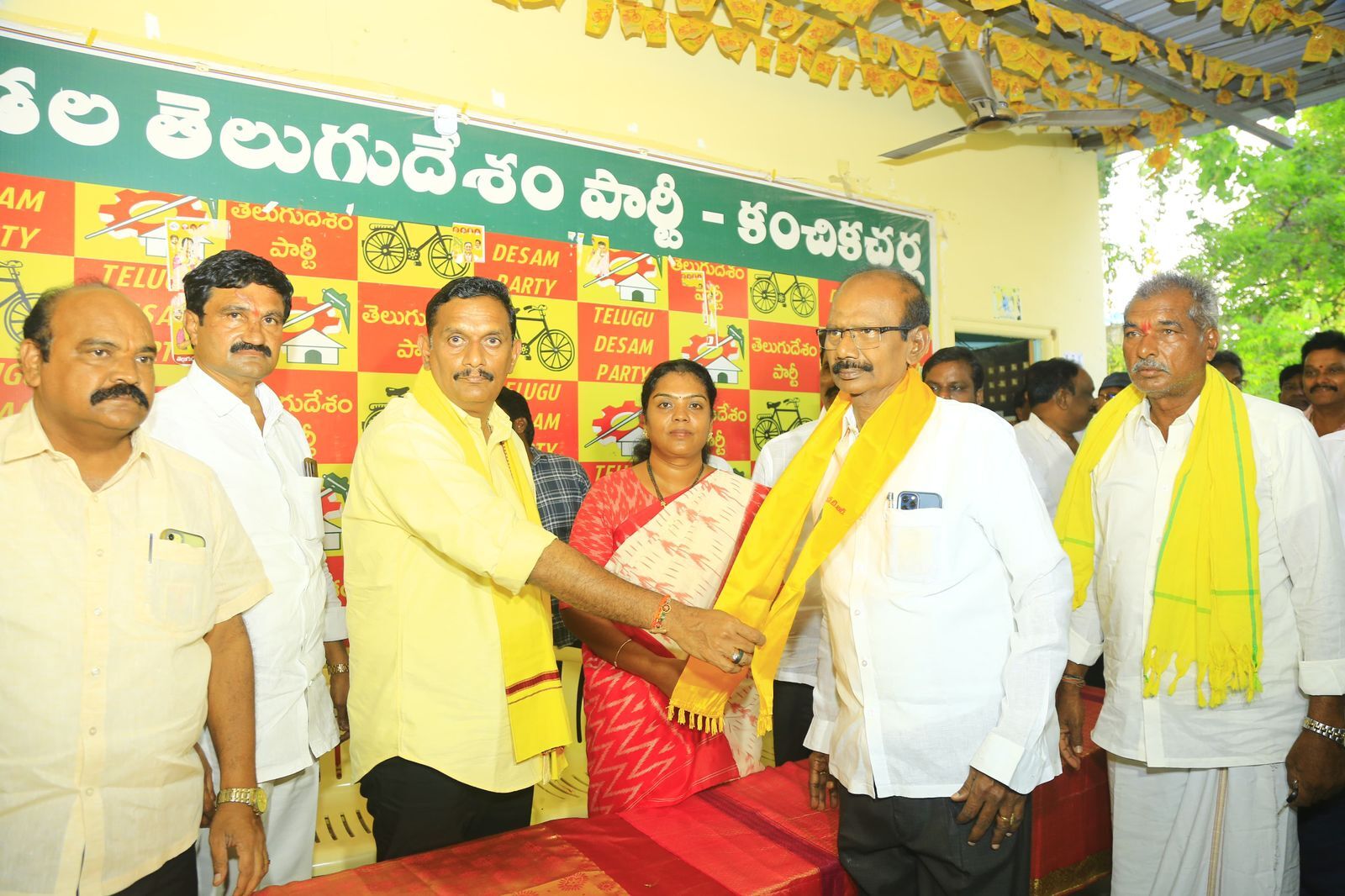 People of Nandigama Seek Freedom from YSRCP: TDP MP Candidate Kesineni ...