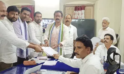 Thousands flock to support Alla Nani in Eluru as he files nomination for 7th time