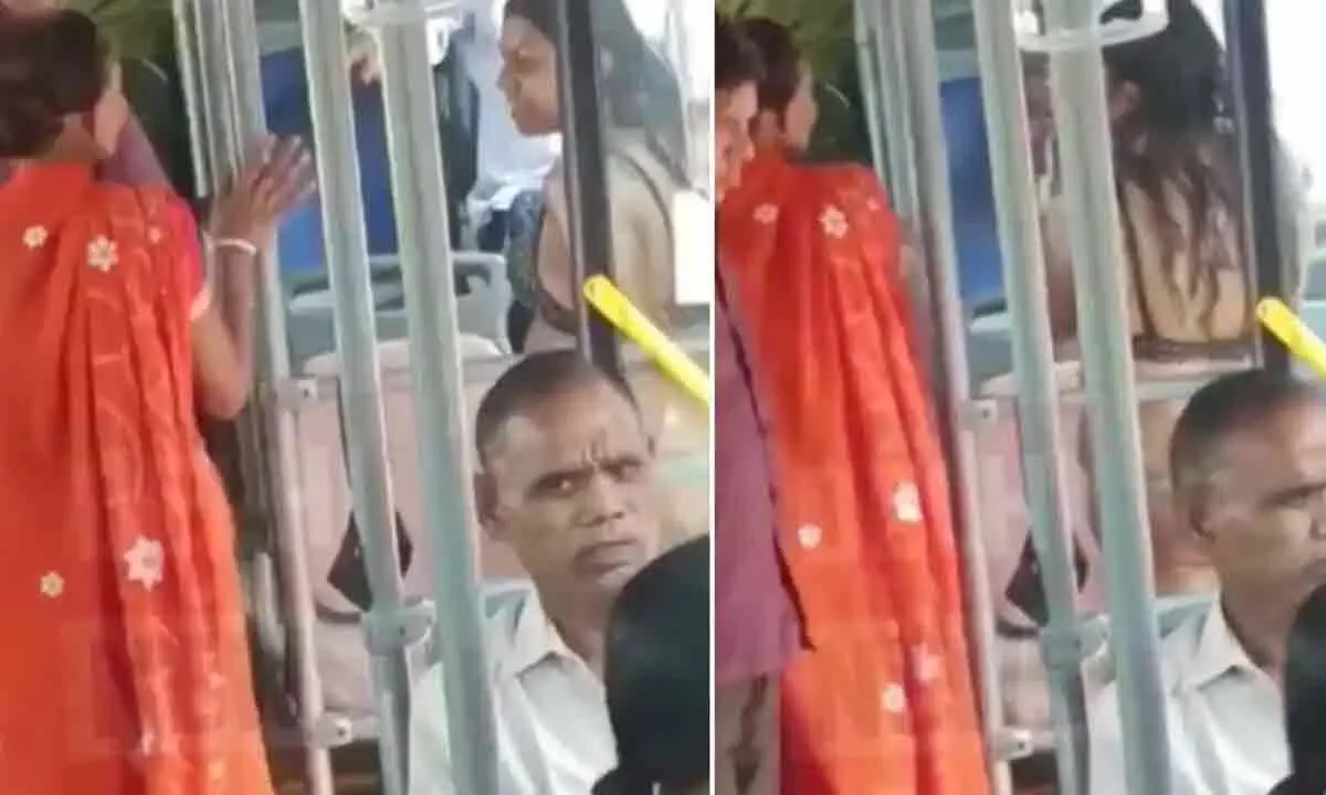 Watch The Viral Video Of A  Woman Wearing Bikini Into Crowded Delhi Bus